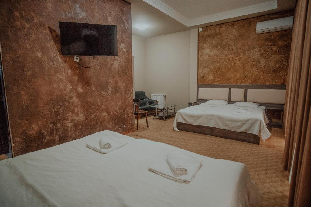Discovery Hotel room 2