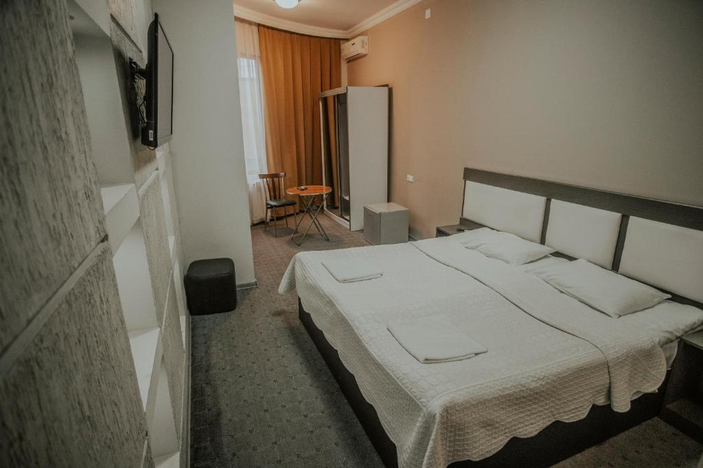 Discovery Hotel room 3