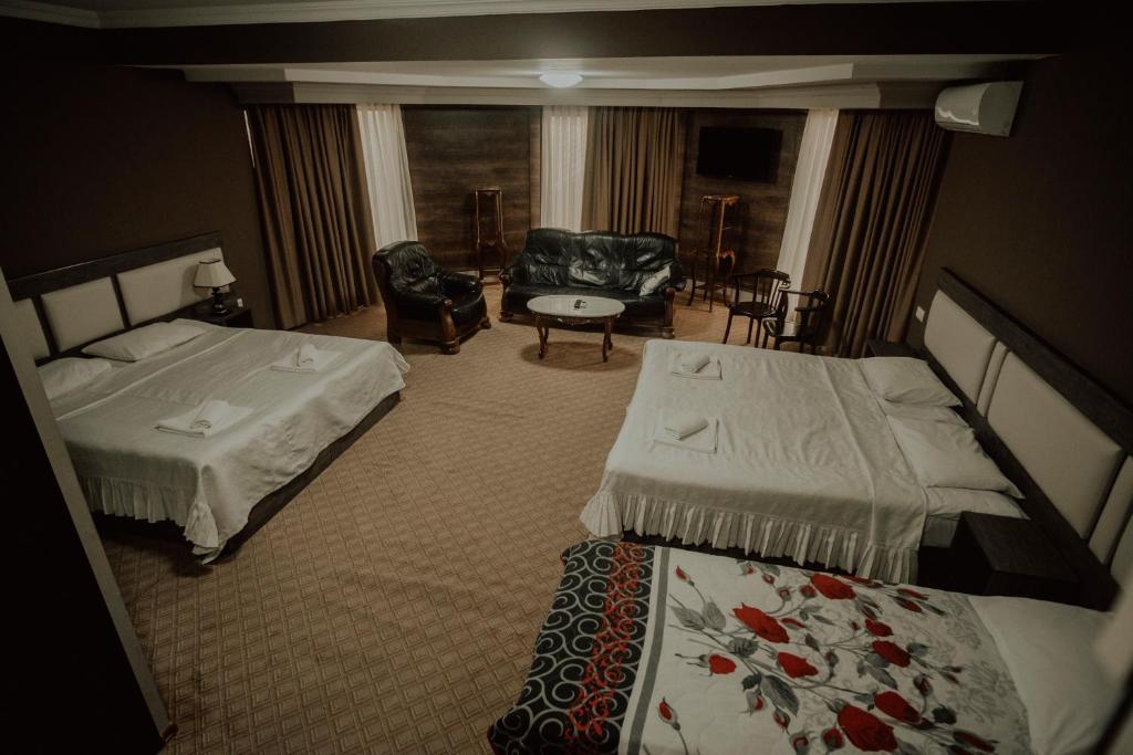 Discovery Hotel room 4