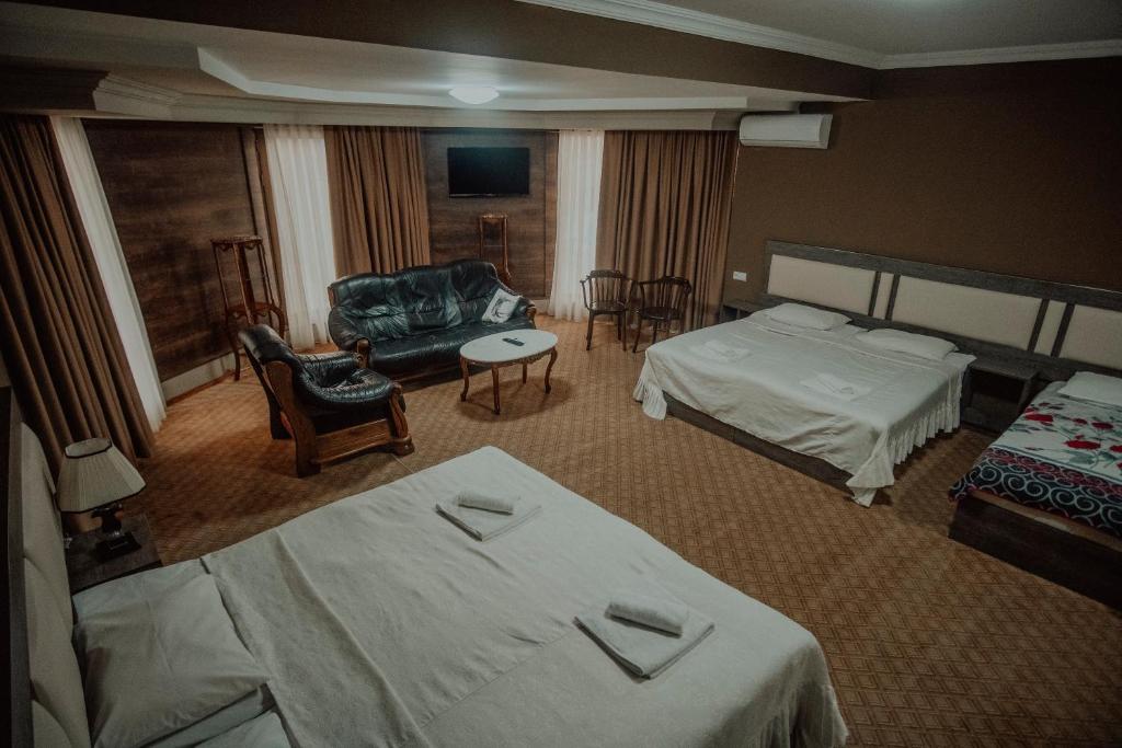 Discovery Hotel room 5
