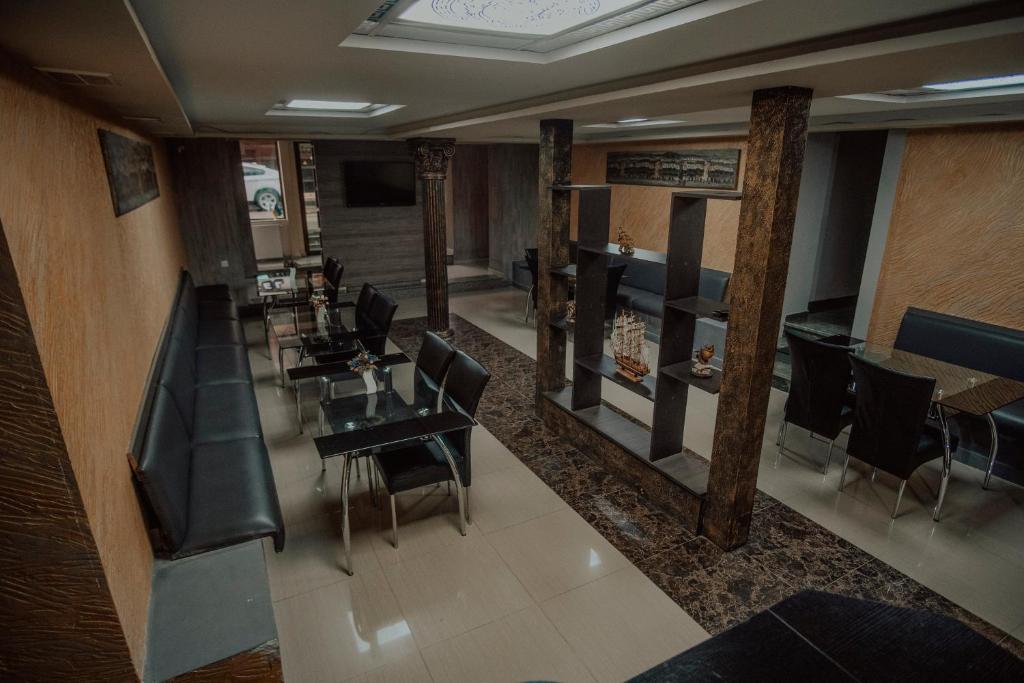 Discovery Hotel room 6